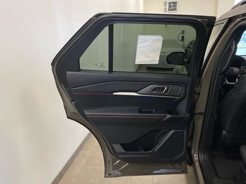 New 2026 Ford Explorer ST-Line w/ ST-Line Street Pack image 8