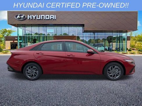 Used 2025 Hyundai Elantra Hybrid FWD image 5