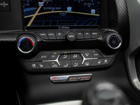 Used 2016 Chevrolet Corvette Z06 w/ 3LZ Preferred Equipment Group RWD image 46