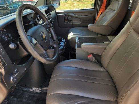 Used 2014 Chevrolet Express 2500 image 16