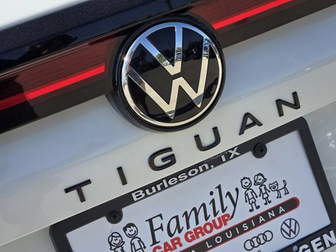New 2026 Volkswagen Tiguan SE R-Line FWD image 8