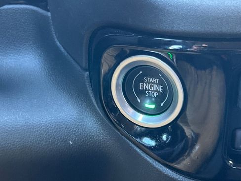 Used 2022 Chevrolet Silverado 1500 LT AWD/4WD image 21