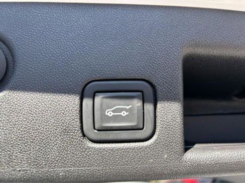 Used 2024 Chevrolet Equinox Premier AWD/4WD image 10