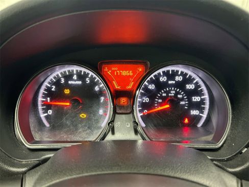 Used 2013 Nissan Versa SV image 11