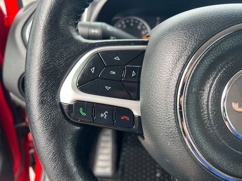 Used 2019 Jeep Renegade Latitude w/ Cold Weather Group image 44