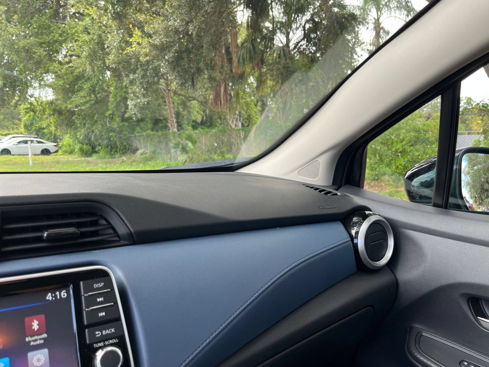 Used 2025 Nissan Versa SV FWD image 32
