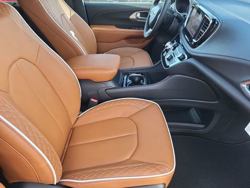 New 2026 Chrysler Pacifica Pinnacle w/ Trailer Tow Group image 13