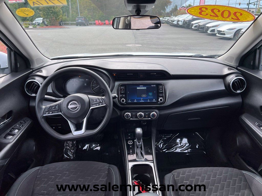 Used 2023 Nissan Kicks SV FWD image 16