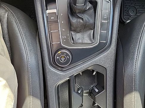 Used 2019 Volkswagen Tiguan SE AWD/4WD image 9