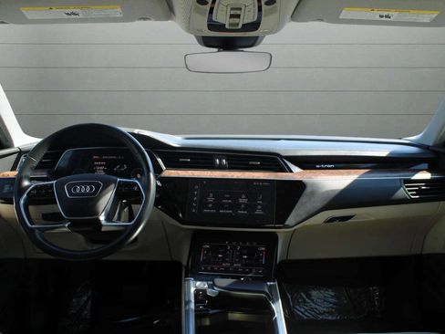 Used 2019 Audi e-tron Prestige image 15