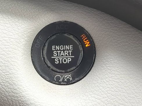 Used 2019 Jeep Cherokee Limited FWD image 27