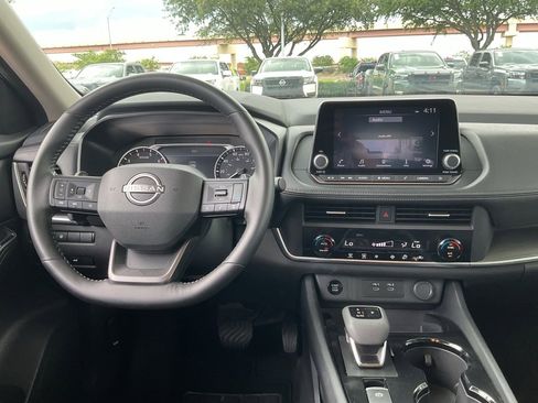 Used 2025 Nissan Rogue SV FWD image 12