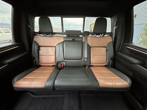 Used 2025 Chevrolet Silverado 3500 High Country w/ Technology Package image 44