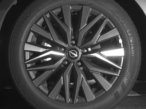 Used 2025 Nissan Altima 2.5 SV image 12