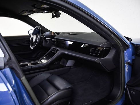 Used 2022 Porsche Taycan image 27