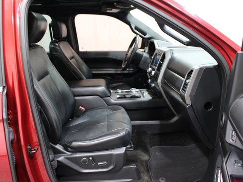 Used 2018 Ford Expedition XLT w/ Equipment Group 202A AWD/4WD image 28