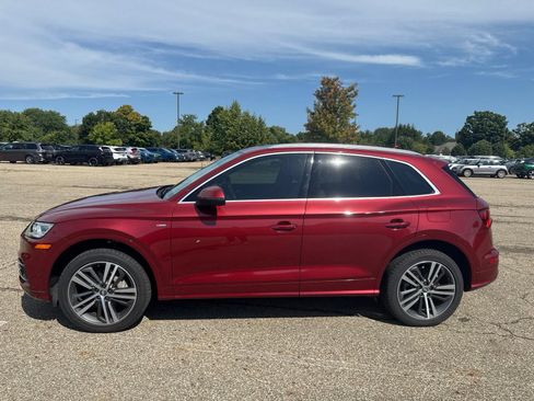 Used 2020 Audi Q5 e Prestige w/ Prestige Package AWD/4WD image 2