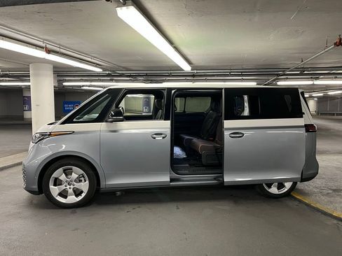 New 2025 Volkswagen ID. Buzz Pro S Plus image 34