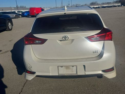 Used 2017 Toyota Corolla iM image 4