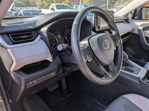 Used 2021 Toyota RAV4 XLE image 13