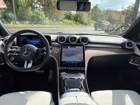 Used 2025 Mercedes-Benz C 300 4MATIC Sedan image 11