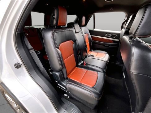Used 2019 Ford Explorer XLT w/ Equipment Group 202A FWD image 19