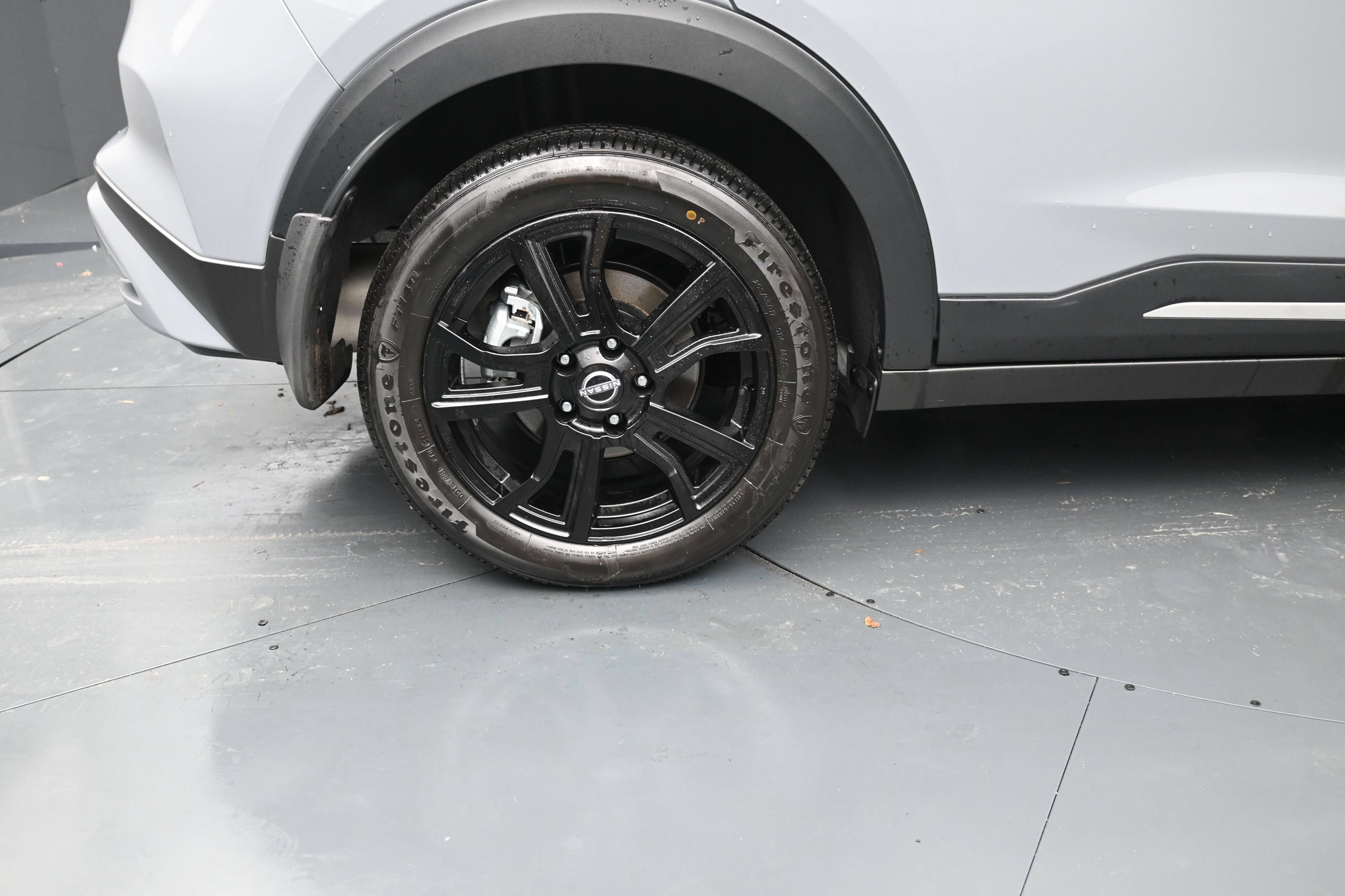 Used 2024 Nissan Kicks SR w/ SR Premium Package FWD image 9