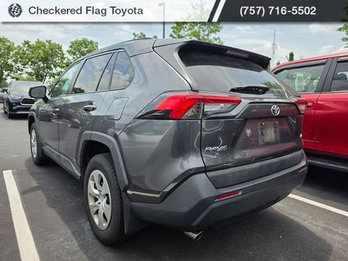 Used 2021 Toyota RAV4 LE FWD image 4