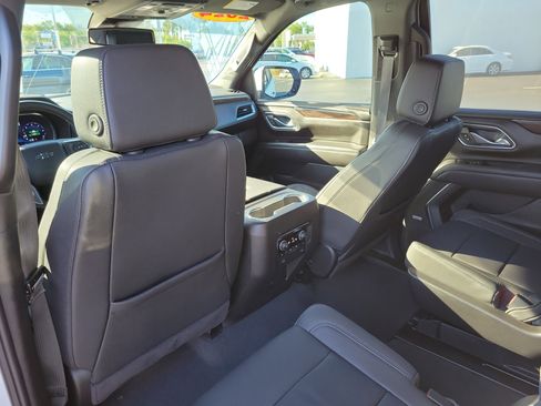 Used 2024 Chevrolet Tahoe Z71 w/ Luxury Package image 11