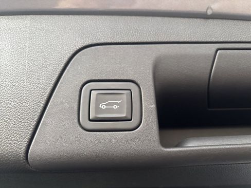 Used 2023 Buick Envision Essence image 18