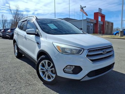 Used 2018 Ford Escape SE image 1