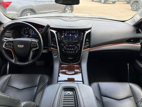 Used 2019 Cadillac Escalade Premium Luxury RWD image 23