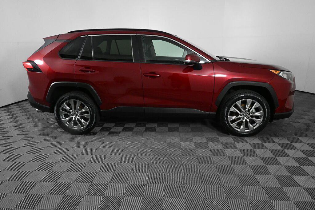 Used 2020 Toyota RAV4 XLE Premium FWD image 25