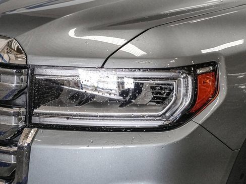 Certified 2023 GMC Acadia SLE w/ Driver Convenience Package image 15