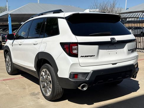 Used 2025 Honda Passport Black Edition image 8