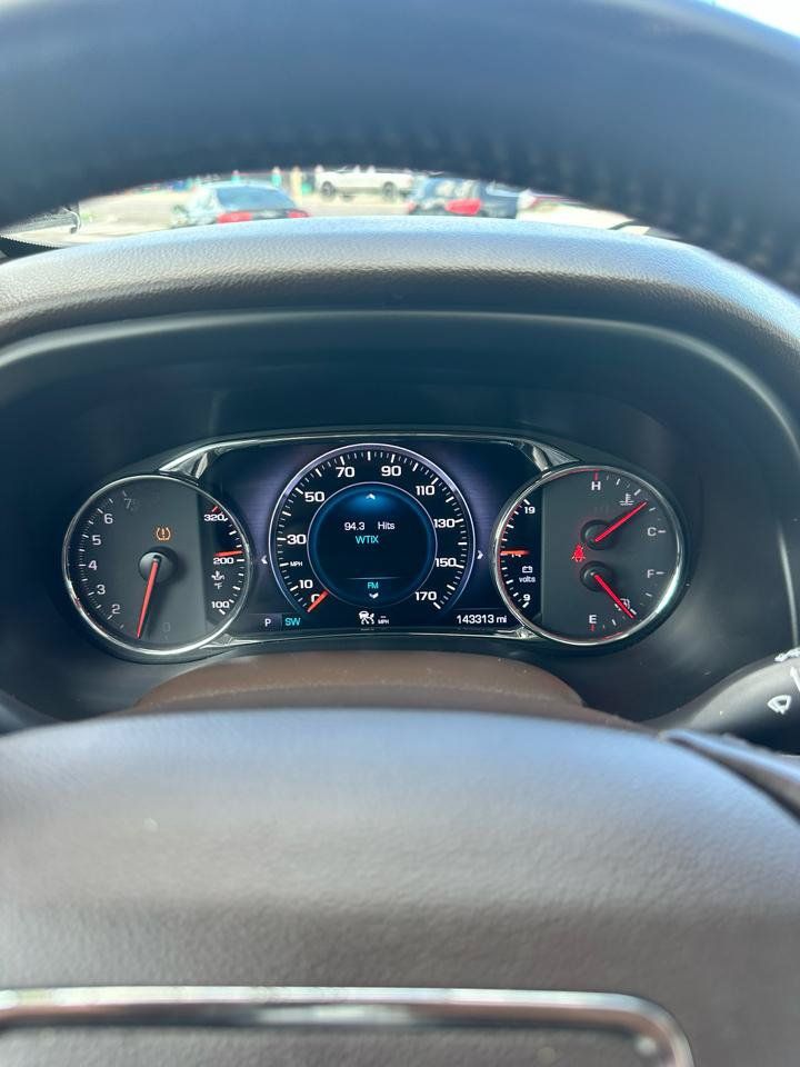 Used 2017 GMC Acadia Denali w/ Technology Package FWD image 5