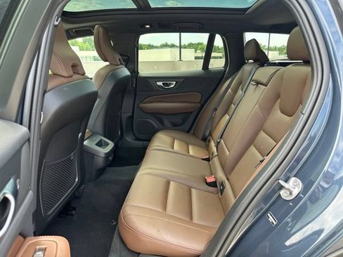 Certified 2025 Volvo V60 B5 Cross Country Plus AWD/4WD image 13
