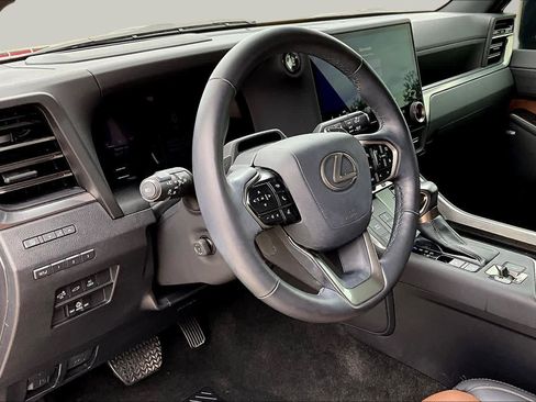 Used 2024 Lexus GX 550 w/ Accessory Package (Z1) AWD/4WD image 18