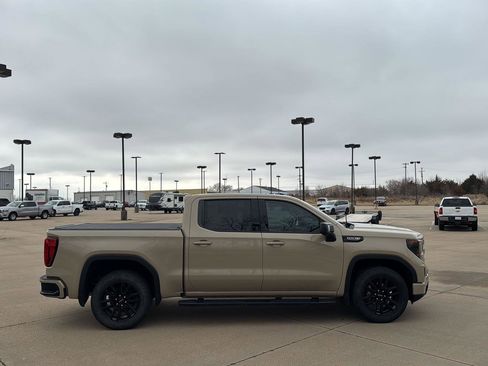 Used 2022 GMC Sierra 1500 Elevation w/ Elevation Premium Package image 6