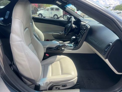 Used 2010 Chevrolet Corvette Convertible w/ Preferred Equipment Group RWD image 21