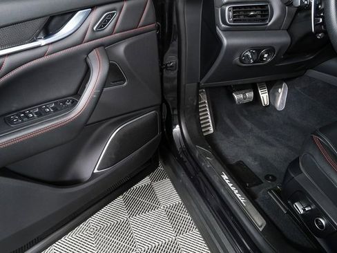 Used 2022 Maserati Levante Modena S image 9