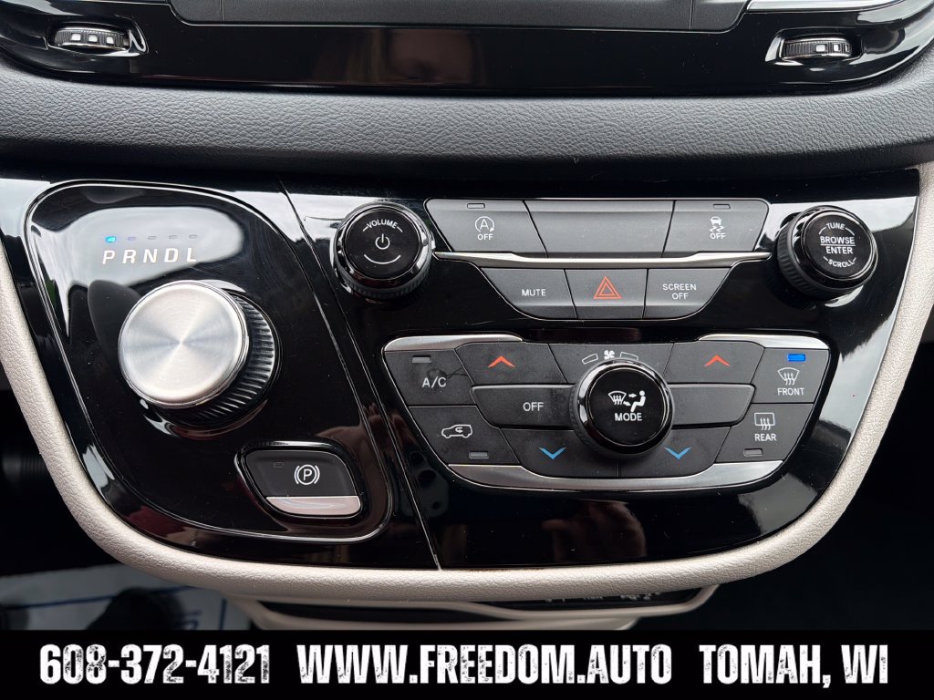 Used 2023 Chrysler Voyager LX FWD image 19