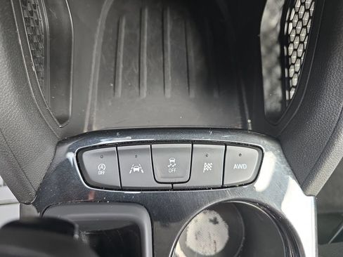 Used 2025 Chevrolet TrailBlazer LT AWD/4WD image 30