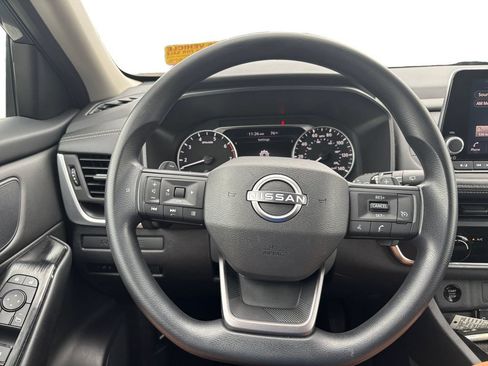 Used 2025 Nissan Rogue S FWD image 17