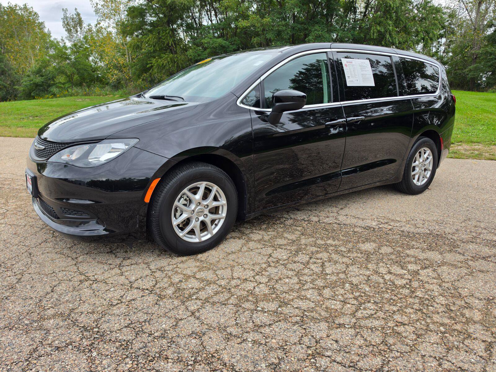 Used 2024 Chrysler Voyager LX FWD image 3