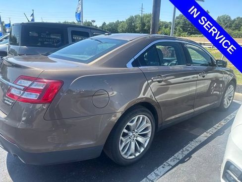 Used 2015 Ford Taurus Limited w/ Equipment Group 301A FWD image 4
