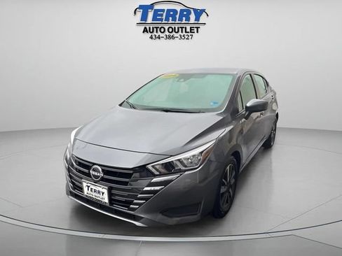 Used 2024 Nissan Versa SV FWD image 5