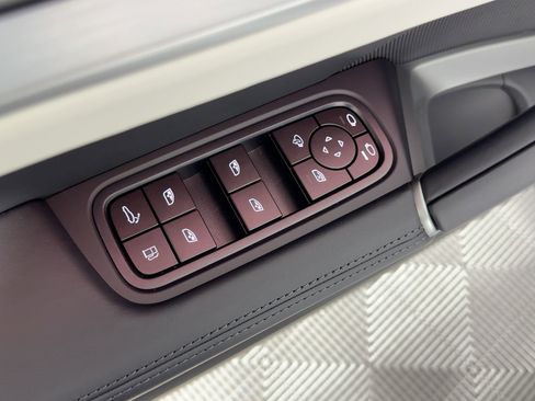 Used 2026 Porsche Cayenne S image 13