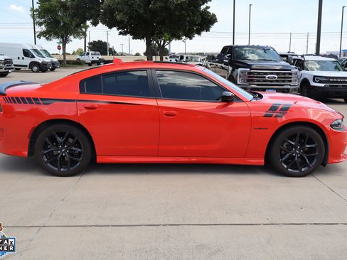 Used 2021 Dodge Charger R/T w/ Blacktop Package RWD image 2