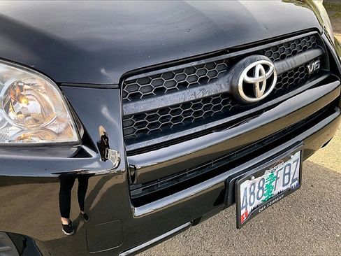 Used 2011 Toyota RAV4 4WD V6 w/ 3rd Row image 31
